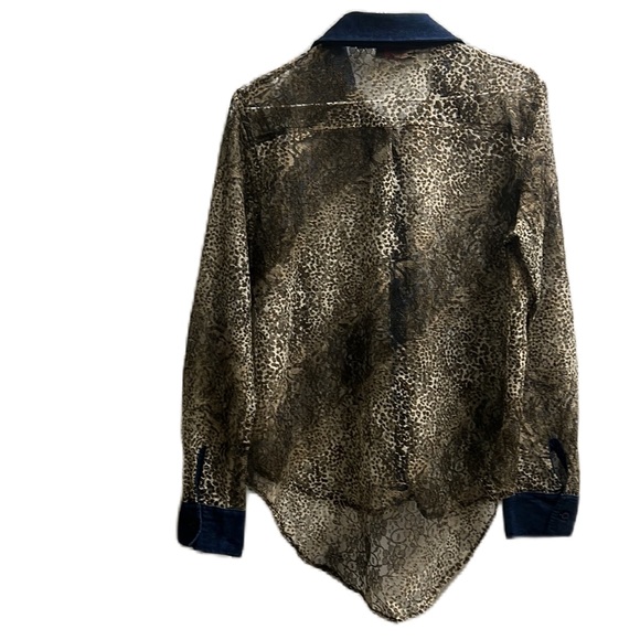 What’s Hot, Collar, Button Down, Long Sleeve Top, Multi, Size Medium - Picture 3 of 8